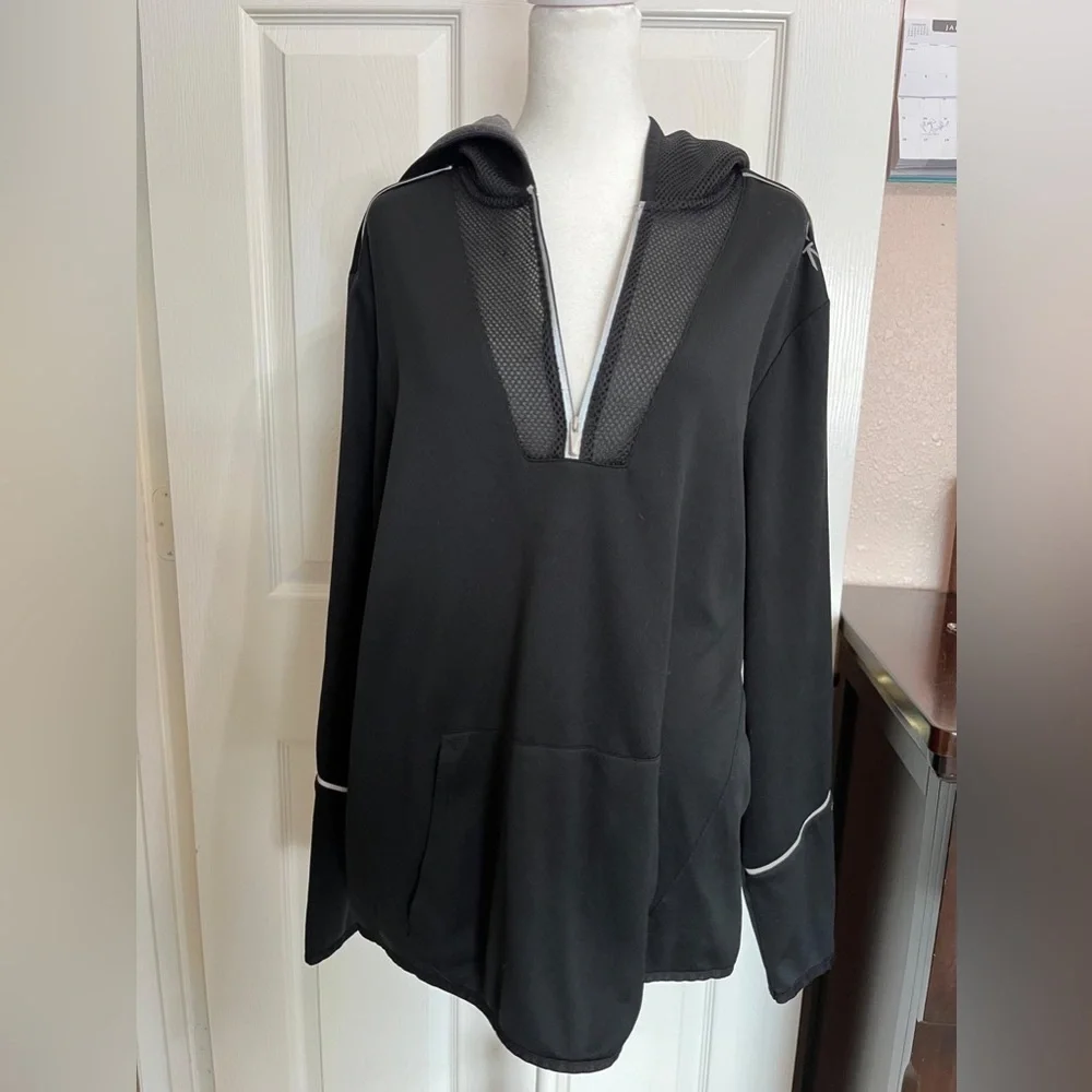 (T) Calvin Klein Black and white hoodie with mesh lining